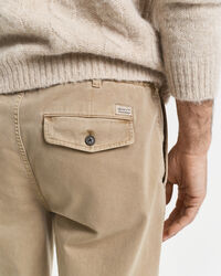 Regular Fit Surplus chino met taps toelopende pijpen