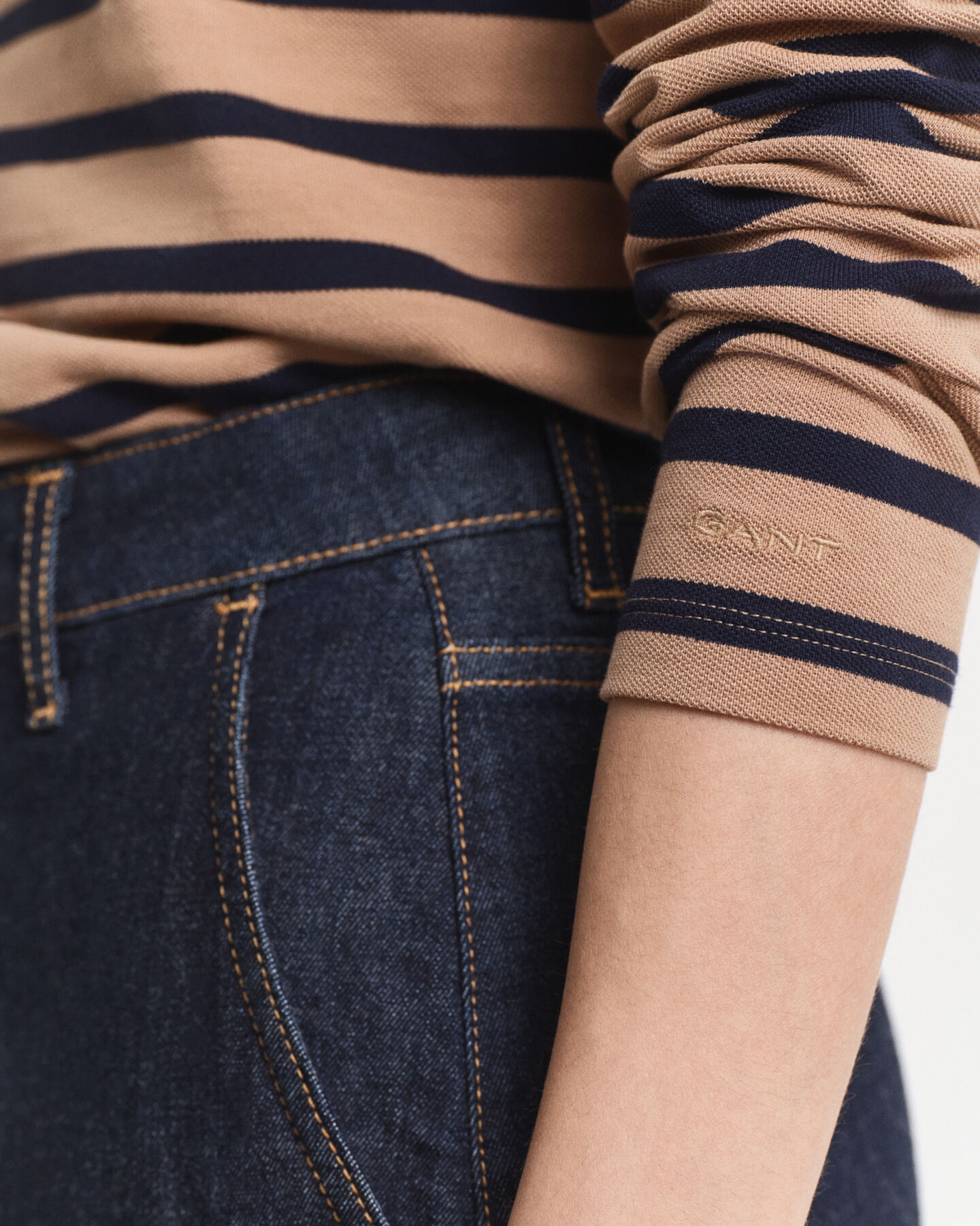 Piqu&eacute; poloshirt met lange mouwen en Bretonse streep