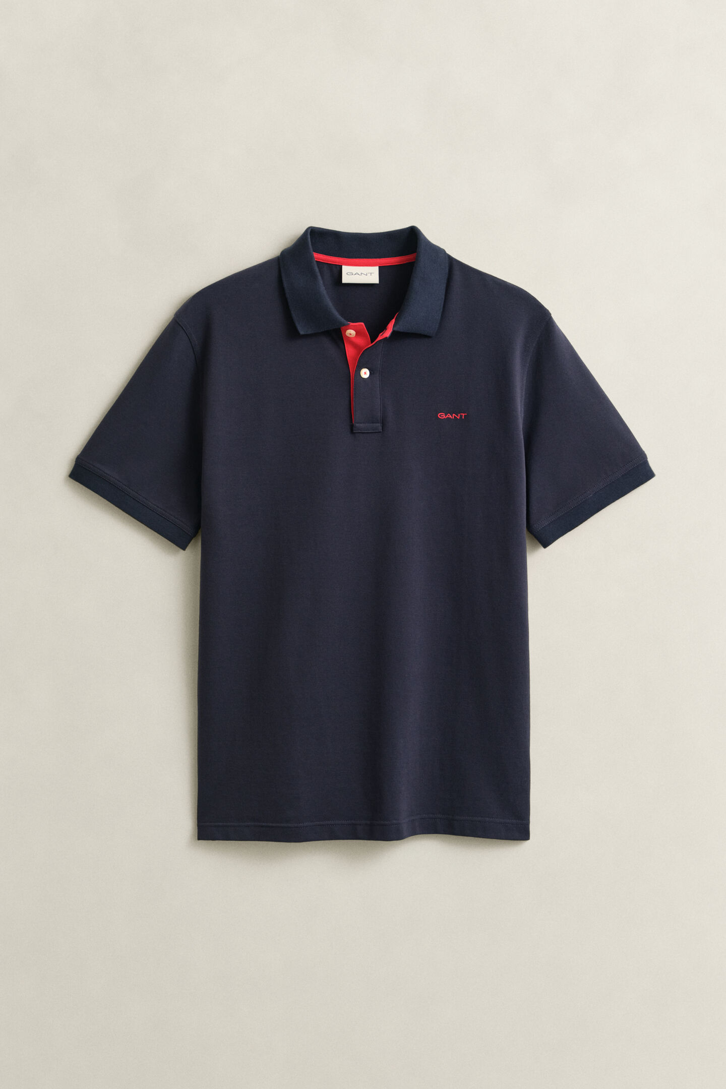 Piqu&eacute; poloshirt met contrasterend detail