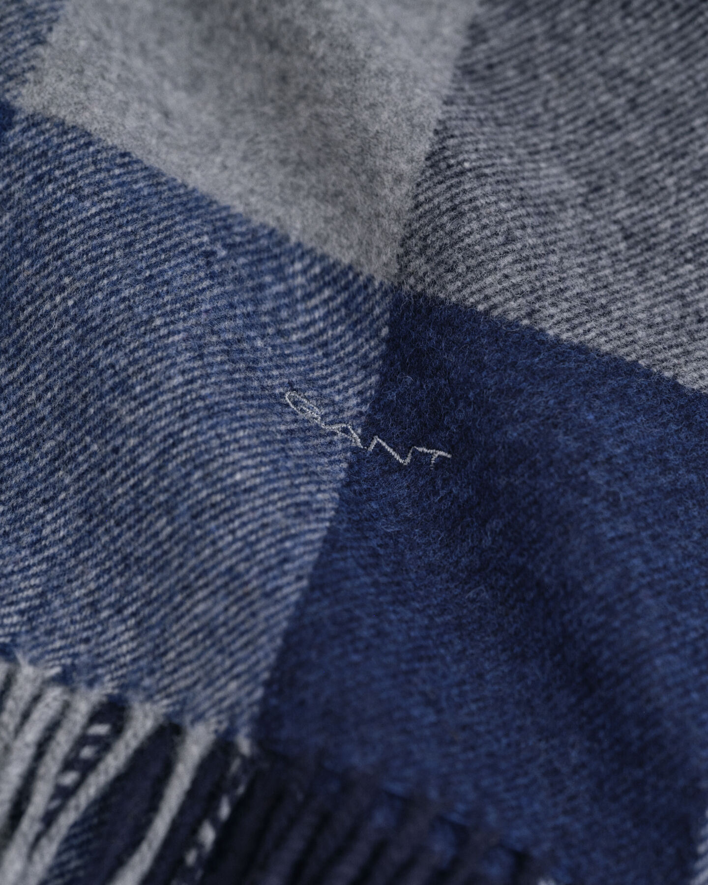 Wollen sjaal met verschillende ruitjes