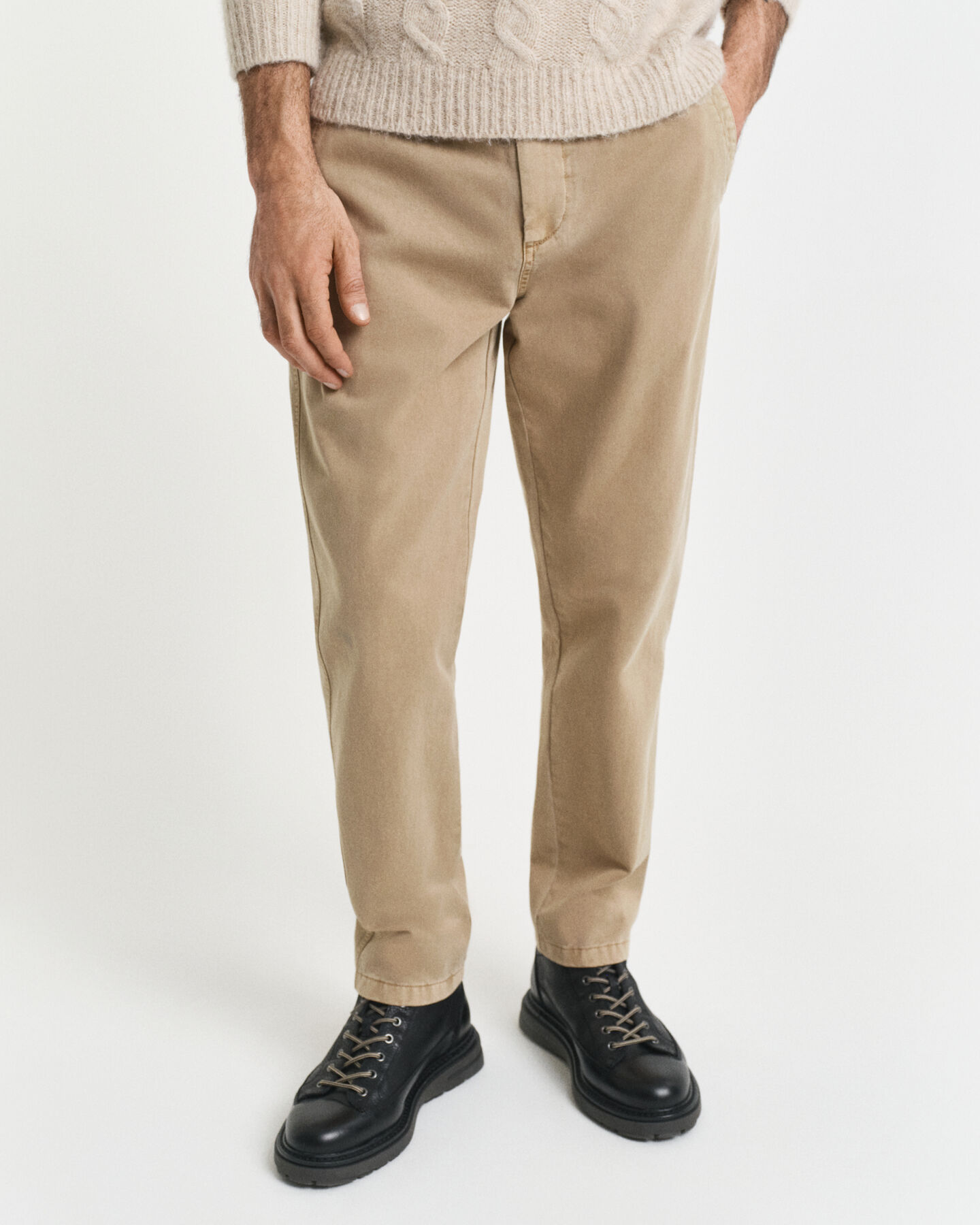 Regular Fit Surplus chino met taps toelopende pijpen