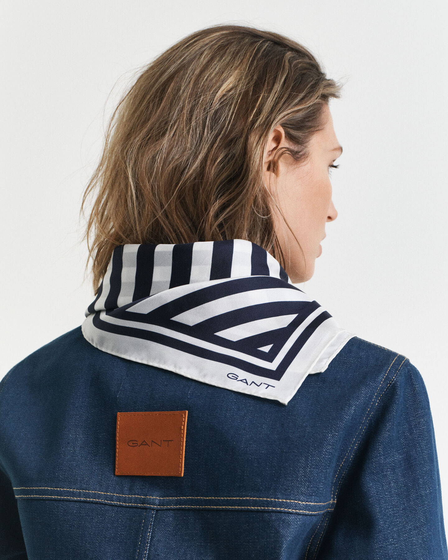 Zijden sjaal met visgraatprint