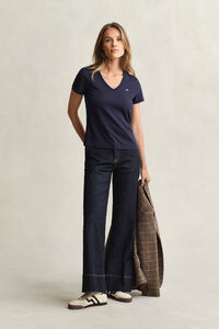 Shield T-shirt met V-hals