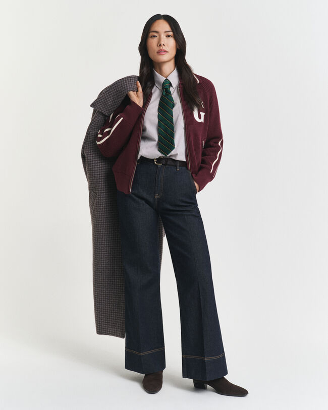 Getailleerde jeans met wijd uitlopende pijpen