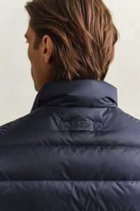 Lichte donsbodywarmer