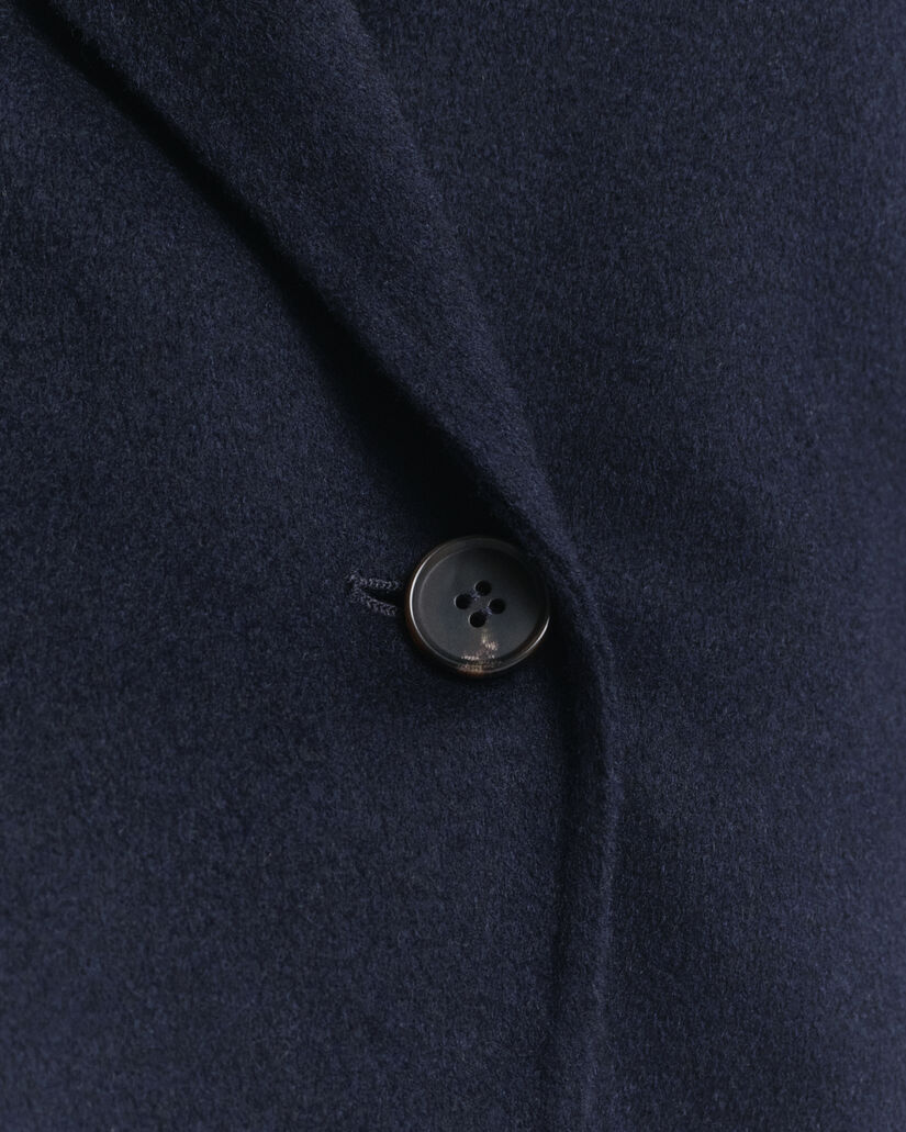 Met de hand gestikte jasje met ceintuur