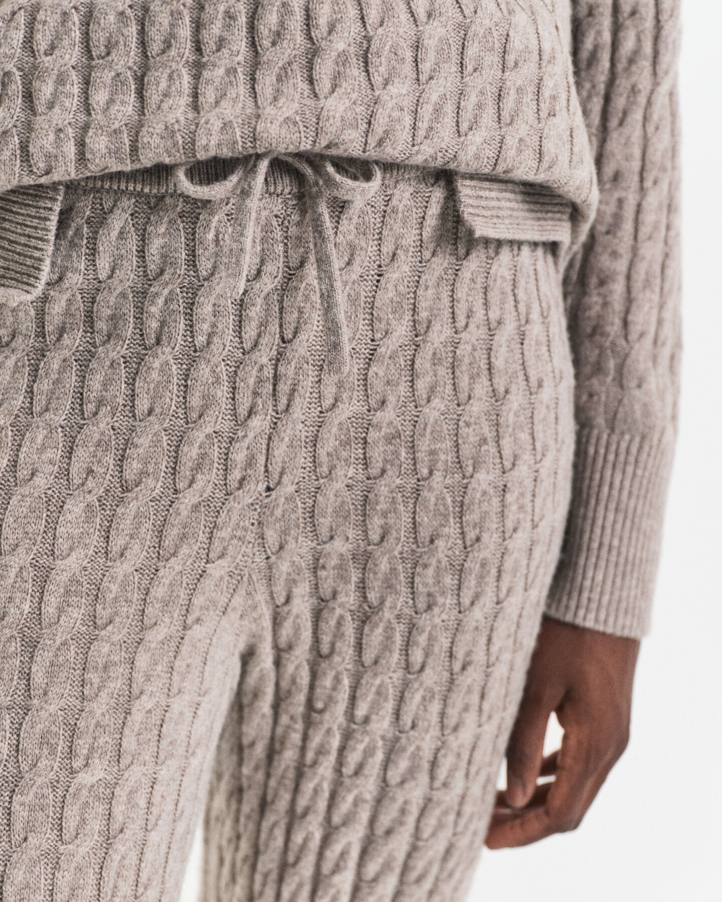 Kabelgebreide wollen broek