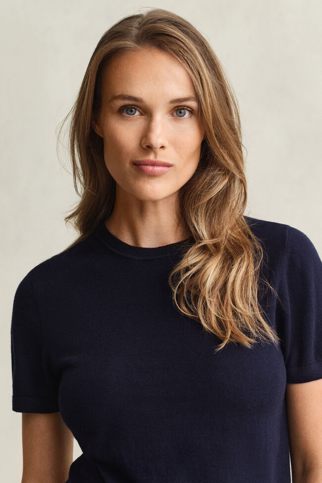 Lichtgewicht trui met ronde hals en korte mouwen