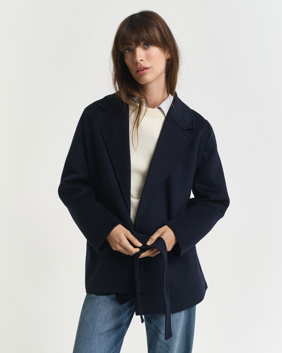 Met de hand gestikte jasje met ceintuur