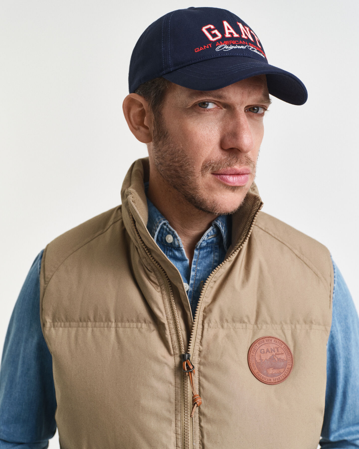 Bodywarmer met halfzware wattering van dons