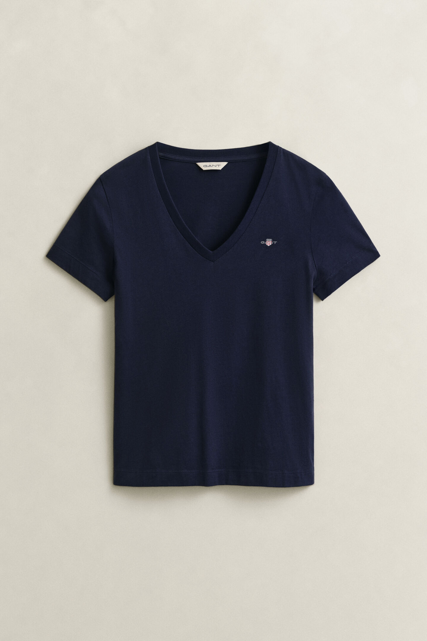 Shield T-shirt met V-hals