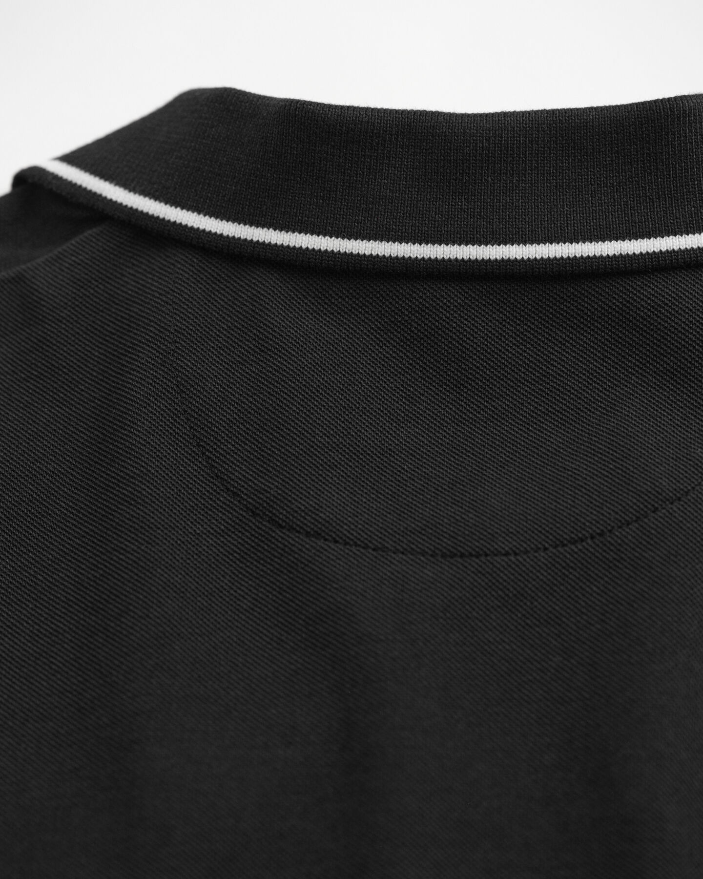 Piqu&eacute; poloshirt met randdetails