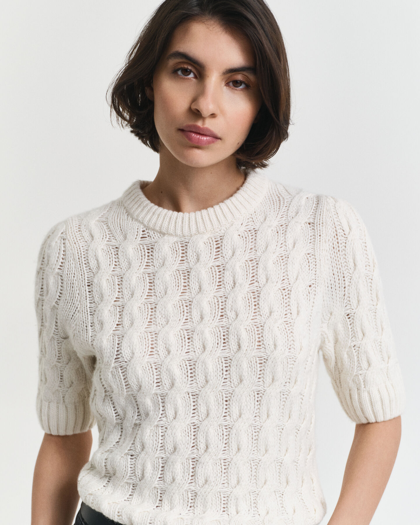 Kabelgebreide top met korte pofmouwtjes